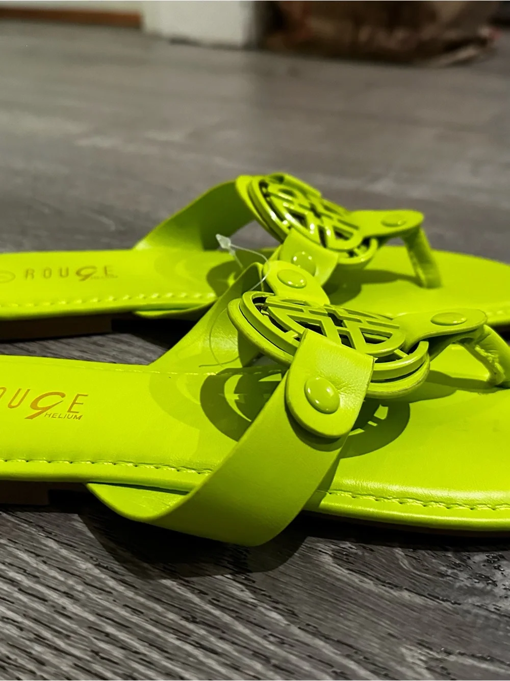Rouge Helium Neon Lime Decorative Medallion Slip-On Sandals